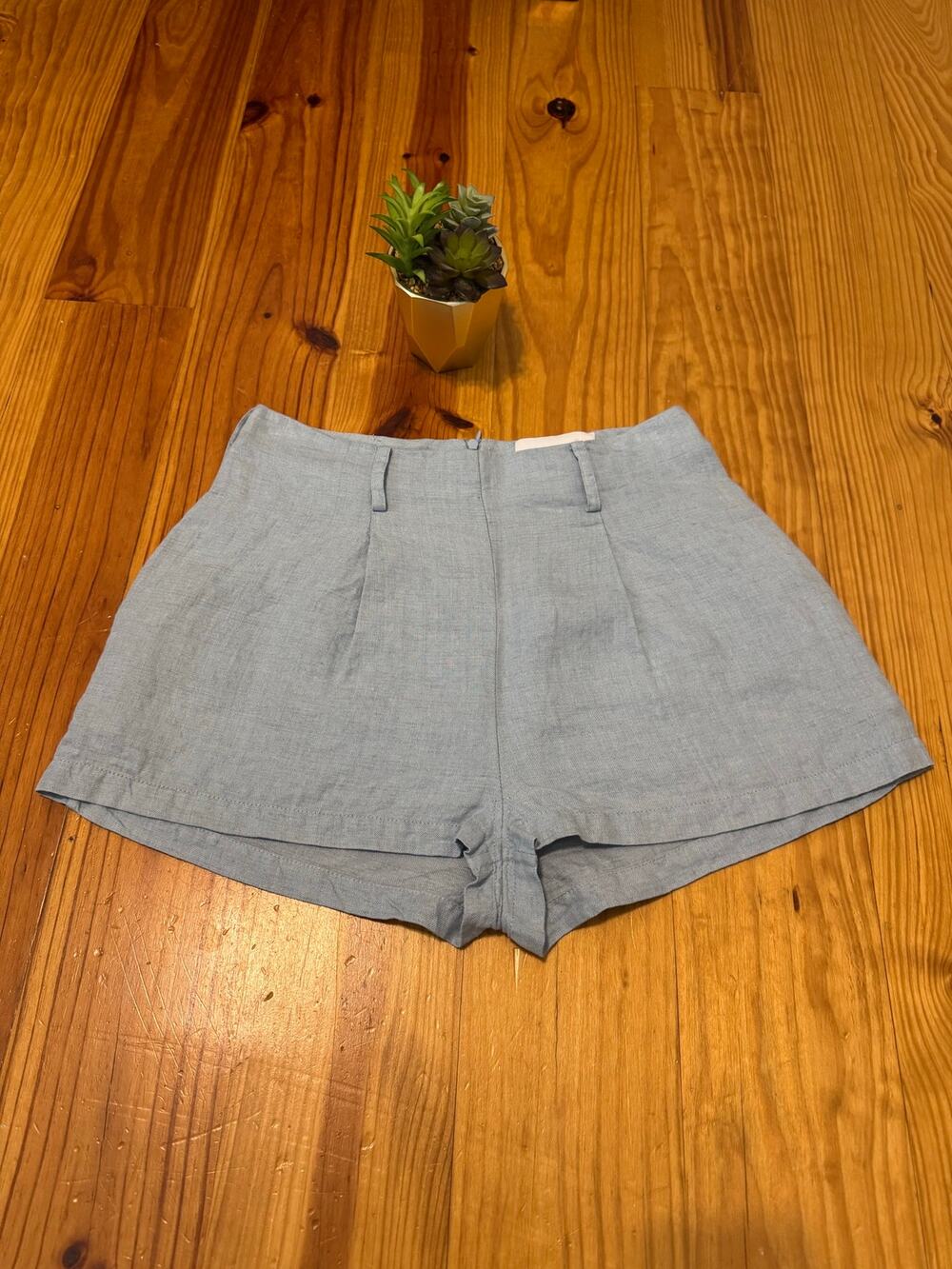 Bondi Born 100% Italian Linen Shorts Mini Light Blue Women’s SIZE MED